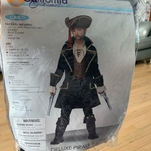 Boys Pirate costume size large (8-10)